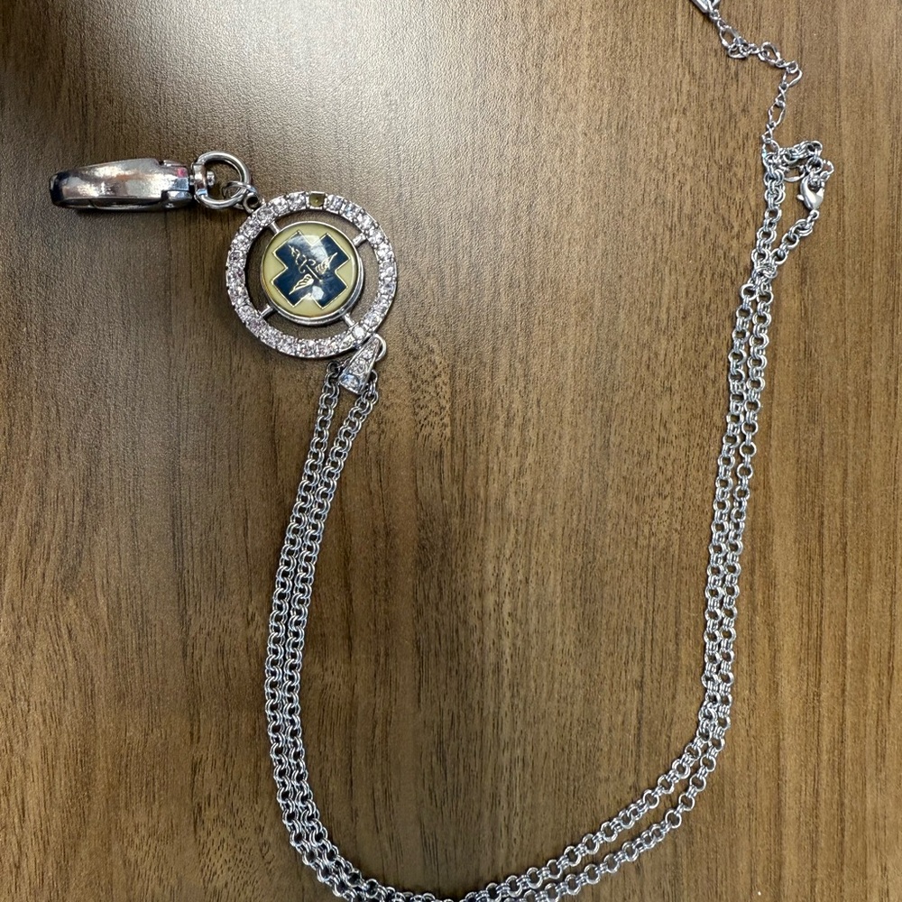 Elegant Silver and Gold Pendant Necklace